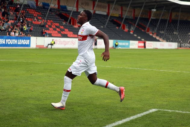09.09.26 U19 VfB Stuttgart - U19 Viking Stavanger Deutschland, Großaspach, 09.09.2026, Fussball, UEFA Youth League, Saison 2026 2027, U19 VfB Stuttgart - U19 Viking Stavanger: Brayann Kenmoe (U19 VfB Stuttgart); Jubel Tor 2:0 Kenmoe.