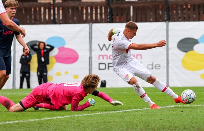 09.09.2026, Stuttgart, Fußball Champions League, Saison 2026 2027, VfB Stuttgart U19 vs. Viking U19, 5:0 Tor, Torschütze Enes Rezepi (VfB)