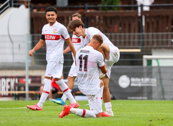 09.09.2026, Stuttgart, Fußball Champions League, Saison 2026 2027, VfB Stuttgart U19 vs. Viking U19, Jubel nach dem 4:0 Tor, v.l. nis Redzepi (VfB), Torschütze Neno Zezelj (VfB)
