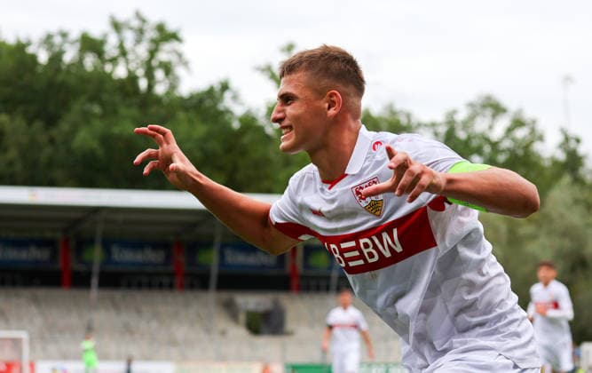 09.09.2026, Stuttgart, Fußball Champions League, Saison 2026 2027, VfB Stuttgart U19 vs. Viking U19, Jubel nach dem 3:0 Tor, Torschütze Enis Redzepi (VfB)