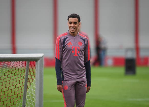 Fussball, Herren, Champions League, Saison 2026 2027, FC Bayern München, Abschlusstraining Jamal Musiala (FC Bayern München) lächelnd, grinsend