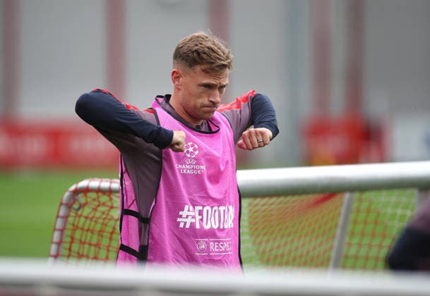 Fussball, Herren, Champions League, Saison 2026 2027, FC Bayern München, Abschlusstraining Joshua Kimmich (FC Bayern München) brüstet sich, hebt beide Arme angewinkelt nach oben, Angriff