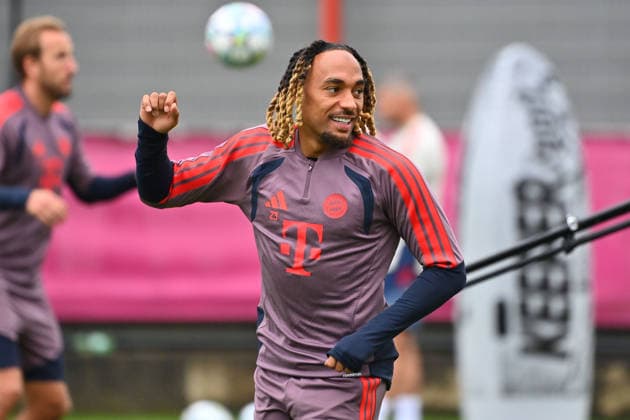 Sacha BOEY lacht,lachen,lachend,optimistisch,gutgelaunt, Aktion,Einzelbild,angeschnittenes Einzelmotiv,Halbfigur,halbe Figur. Abschlusstraining. Fussball Champions League,Saison 2026 27, Ligaphase FC Bayern Muenchen -Bodoe Glimt am 09.09.2026.