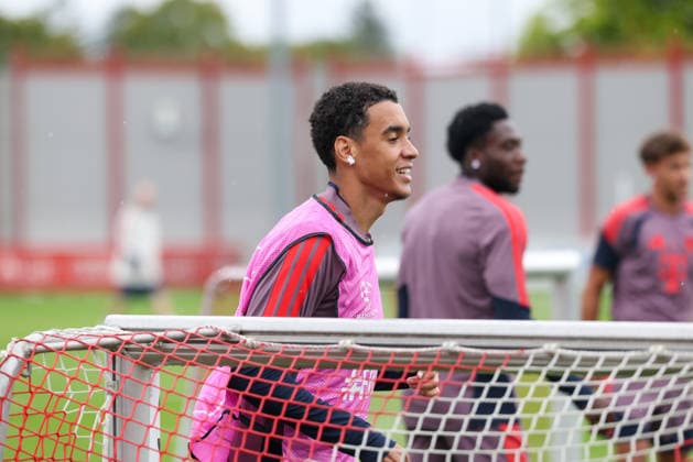 Jamal Musiala (FC Bayern Muenchen, 10) lacht beim Training, GER, Abschlusstraining, FC Bayern Muenchen, Fussball, UEFA Champions League, 1. Spieltag, LigaPhase, Saison 2026 2027, 09.09.2026, GER, Abschlusstraining, FC Bayern Muenchen, Fussball, UEFA Champions League, 1. Spieltag, LigaPhase, Saison 2026 2027, 09.09.2026 Muenchen Copyright: xEibner-Pressefoto JennixMaulx EP_JML