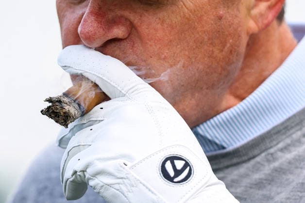 2026 Amgen Irish Open - Pro-Am, Trump International Golf Links, Doonbeg 9 9 2026 A view of a player smoking a cigar A view of a player smoking a cigar 9 9 2026  Copyright: xx BB3_6519