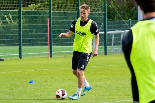 Osnabrueck, Deutschland, 09.09.2026: Fridolin Wagner (VfL Osnabrueck) in Aktion, am Ball, Einzelaktion waehrend der Trainingseinheit des VfL Osnabrueck im Sportpark Illoshoehe am 09. September 2026 in Osnabrueck, Deutschland. (Foto von Nico Paetzel DeFodi Images) Osnabrueck, Germany, 09.09.2026: Fridolin Wagner (VfL Osnabrueck) controls the ball during the VfL Osnabrueck training session at Sportpark Illoshoehe on September 09, 2026 in Osnabrueck, Germany. (Photo by Nico Paetzel DeFodi Images) (Photo by Nico Paetzel DeFodi Images) - *** Osnabrück, Germany, September 9, 2026 Fridolin Wagner of VfL Osnabrück in action, on the ball, individual play during the VfL Osnabrück training session at Sportpark Illoshöhe on September 9, 2026, in Osnabrück, Germany. Photo by Nico Paetzel, DeFodi Images. Osnabrück, Germany, September 9, 2026 Fridolin Wagner of VfL Osnabrück controls the ball during the VfL Osnabrück training session at Sportpark Illoshöhe on September 9, 2026 in Osnabrück, Germany Photo by Nico Paetzel, DeFodi Images Photo by Nico Paetzel, DeFodi Images