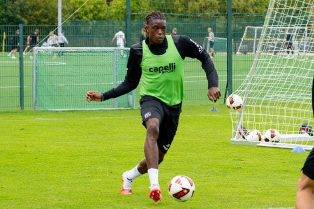Osnabrueck, Deutschland, 09.09.2026: Elias Bakatukanda (VfL Osnabrueck) in Aktion, am Ball, Einzelaktion waehrend der Trainingseinheit des VfL Osnabrueck im Sportpark Illoshoehe am 09. September 2026 in Osnabrueck, Deutschland. (Foto von Nico Paetzel DeFodi Images) Osnabrueck, Germany, 09.09.2026: Elias Bakatukanda (VfL Osnabrueck) controls the ball during the VfL Osnabrueck training session at Sportpark Illoshoehe on September 09, 2026 in Osnabrueck, Germany. (Photo by Nico Paetzel DeFodi Images) (Photo by Nico Paetzel DeFodi Images) - *** Osnabrück, Germany, September 9, 2026 Elias Bakatukanda of VfL Osnabrück in action, on the ball, individual play during the VfL Osnabrück training session at Sportpark Illoshöhe on September 9, 2026, in Osnabrück, Germany. Photo by Nico Paetzel, DeFodi Images. Osnabrück, Germany, September 9, 2026 Elias Bakatukanda of VfL Osnabrück controls the ball during the VfL Osnabrück training session at Sportpark Illoshöhe on September 9, 2026 in Osnabrück, Germany Photo by Nico Paetzel, DeFodi Images Photo by Nico Paetzel, DeFodi Images