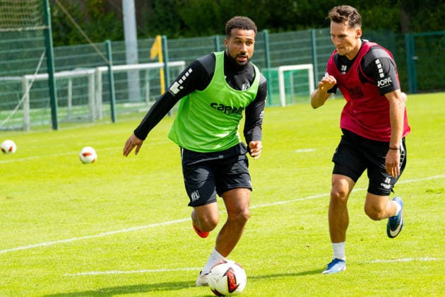 Osnabrueck, Deutschland, 09.09.2026: Daniel Kyereh (VfL Osnabrueck) und Konrad Faber (VfL Osnabrueck) im Zweikampf waehrend der Trainingseinheit des VfL Osnabrueck im Sportpark Illoshoehe am 09. September 2026 in Osnabrueck, Deutschland. (Foto von Nico Paetzel DeFodi Images) Osnabrueck, Germany, 09.09.2026: Daniel Kyereh (VfL Osnabrueck) und Konrad Faber (VfL Osnabrueck) battle for the ball during the VfL Osnabrueck training session at Sportpark Illoshoehe on September 09, 2026 in Osnabrueck, Germany. (Photo by Nico Paetzel DeFodi Images) (Photo by Nico Paetzel DeFodi Images) - *** Osnabrück, Germany, September 9, 2026 Daniel Kyereh of VfL Osnabrück and Konrad Faber of VfL Osnabrück in a tackle during the VfL Osnabrück training session at Sportpark Illoshöhe on September 9, 2026, in Osnrueck, Germany. Photo by Nico Paetzel, DeFodi Images. Osnabrück, Germany, September 9, 2026 Daniel Kyereh of VfL Osnabrück and Konrad Faber of VfL Osnabrück battle for the ball during the VfL Osnabrück training session at Sportpark Illoshöhe on September 9, 2026 in Osnabrück, Germany Photo by Nico Paetzel, DeFodi Images Photo by Nico Paetzel, DeFodi Images