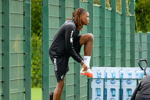 Osnabrueck, Deutschland, 09.09.2026: Elias Bakatukanda (VfL Osnabrueck) schaut waehrend der Trainingseinheit des VfL Osnabrueck im Sportpark Illoshoehe am 09. September 2026 in Osnabrueck, Deutschland. (Foto von Nico Paetzel DeFodi Images) Osnabrueck, Germany, 09.09.2026: Elias Bakatukanda (VfL Osnabrueck) looks on during the VfL Osnabrueck training session at Sportpark Illoshoehe on September 09, 2026 in Osnabrueck, Germany. (Photo by Nico Paetzel DeFodi Images) (Photo by Nico Paetzel DeFodi Images) - *** Osnabrück, Germany, September 9, 2026 Elias Bakatukanda of VfL Osnabrück looks on during a VfL Osnabrück training session at Sportpark Illoshöhe on September 9, 2026, in Osnabrück, Germany Photo by Nico Paetzel, DeFodi Images Osnabrück, Germany, September 9, 2026 Elias Bakatukanda of VfL Osnabrück looks on during the VfL Osnabrück training session at Sportpark Illoshöhe on September 9, 2026 in Osnabrück, Germany Photo by Nico Paetzel, DeFodi Images Photo by Nico Paetzel, DeFodi Images