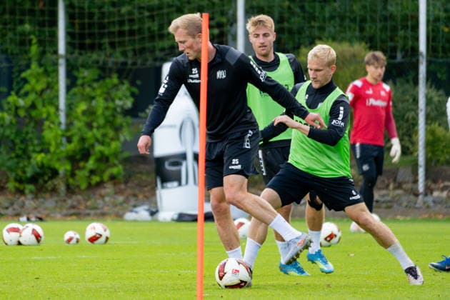Osnabrueck, Deutschland, 09.09.2026: Niklas Wiemann (VfL Osnabrueck) und Bryan Henning (VfL Osnabrueck) im Zweikampf waehrend der Trainingseinheit des VfL Osnabrueck im Sportpark Illoshoehe am 09. September 2026 in Osnabrueck, Deutschland. (Foto von Nico Paetzel DeFodi Images) Osnabrueck, Germany, 09.09.2026: Niklas Wiemann (VfL Osnabrueck) und Bryan Henning (VfL Osnabrueck) battle for the ball during the VfL Osnabrueck training session at Sportpark Illoshoehe on September 09, 2026 in Osnabrueck, Germany. (Photo by Nico Paetzel DeFodi Images) (Photo by Nico Paetzel DeFodi Images) - *** Osnabrück, Germany, September 9, 2026 Niklas Wiemann of VfL Osnabrück and Bryan Henning of VfL Osnabrück go head-to-head during a VfL Osnabrück training session at Sportpark Illoshöhe on September 9, 2026, in Osnrueck, Germany Photo by Nico Paetzel, DeFodi Images Osnabrück, Germany, September 9, 2026 Niklas Wiemann of VfL Osnabrück and Bryan Henning of VfL Osnabrück battle for the ball during the VfL Osnabrück training session at Sportpark Illoshöhe on September 9, 2026 in Osnabrück, Germany Photo by Nico Paetzel, DeFodi Images Photo by Nico Paetzel, DeFodi Images