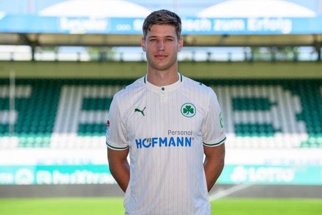 08.09.2026 - SpVgg Greuther Fürth ( Kleeblatt Spielvereinigung ) - 2. BL Fussball Bundesliga - Saison 2026 2027 - Fototermin Porträttermin Vorstellung Präsentation Pressetermin - - Einzelbild Einzelfoto Portrait Porträt Kopfbild - Krisztian Keresztes (29, SpVgg Greuther Fürth ) *** September 8, 2026 SpVgg Greuther Fürth Kleeblatt Spielvereinigung 2nd Division Soccer Bundesliga 2026–2027 Season Photo Shoot Portrait Session Introduction Presentation Press Event Single Image Individual Photo Portrait Headshot Krisztian Keresztes 29, SpVgg Greuther Fürth