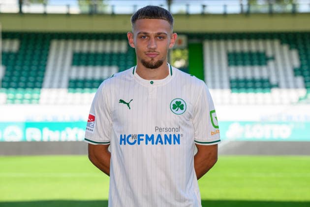 08.09.2026 - SpVgg Greuther Fürth ( Kleeblatt Spielvereinigung ) - 2. BL Fussball Bundesliga - Saison 2026 2027 - Fototermin Porträttermin Vorstellung Präsentation Pressetermin - - Einzelbild Einzelfoto Portrait Porträt Kopfbild - Jakob Krautkrämer (48, SpVgg Greuther Fürth ) *** September 8, 2026 SpVgg Greuther Fürth Kleeblatt Spielvereinigung 2nd Division Soccer Bundesliga 2026–2027 Season Photo Shoot Portrait Session Introduction Presentation Press Event Single Image Individual Photo Portrait Headshot Jakob Krautkrämer 48, SpVgg Greuther Fürth