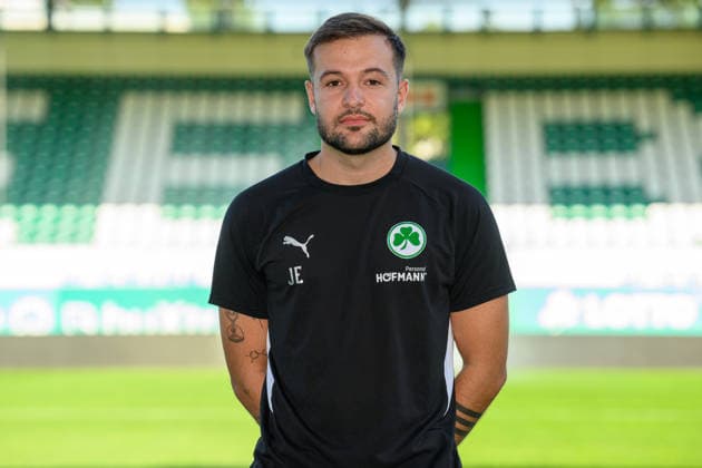 08.09.2026 - SpVgg Greuther Fürth ( Kleeblatt Spielvereinigung ) - 2. BL Fussball Bundesliga - Saison 2026 2027 - Fototermin Porträttermin Vorstellung Präsentation Pressetermin - - Einzelbild Einzelfoto Portrait Porträt Kopfbild - Jon Emmerling (Spielanalyst SpVgg Greuther Fürth ) *** September 8, 2026 SpVgg Greuther Fürth Kleeblatt Spielvereinigung 2nd Division Soccer Bundesliga 2026–2027 Season Photo Op Portrait Session Introduction Presentation Press Event Single Image Individual Photo Portrait Headshot Jon Emmerling, Match Analyst, SpVgg Greuther Fürth
