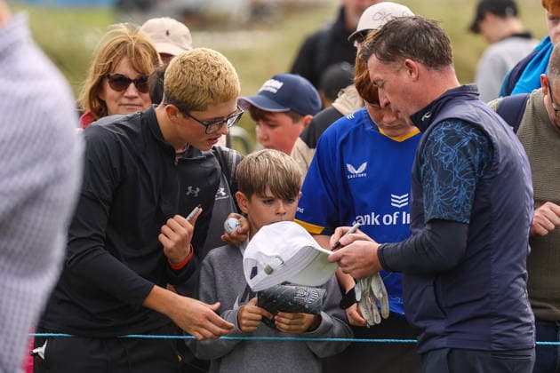 2026 Amgen Irish Open - Pro-Am, Trump International Golf Links, Doonbeg 9 9 2026 Former football player Robbie Fowler signs autographs for fans Robbie Fowler signs autographs for fans 9 9 2026  Copyright: xx BB2_0277