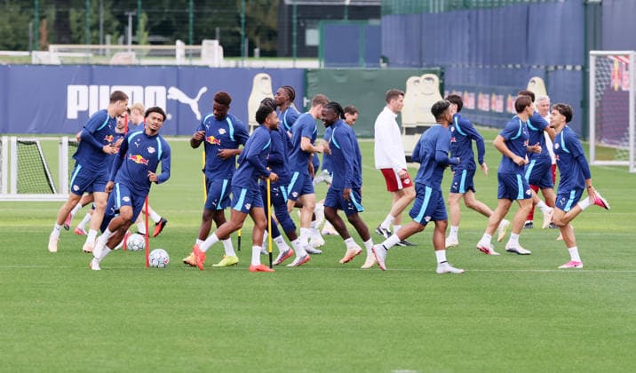 RB Leipzig - Training Champions League MD-1 Leipzig, 09.09.2026, Red Bull Akademie, Fussball, Champions League, Matchday-1, RB Leipzig , Abschlußtraining vor dem Auswärtsspiel in Como , Im Bild: Warm Up, Erwärmung. , Nur zur redaktionellen Nutzung. Only editorial use. ,