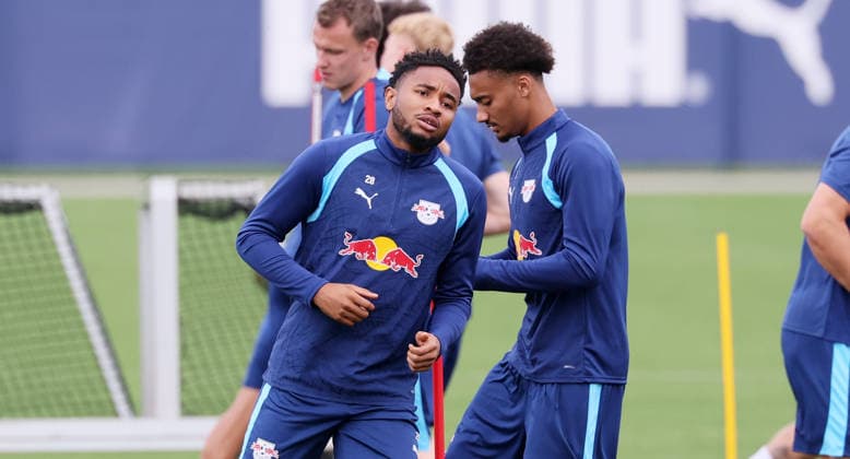 RB Leipzig - Training Champions League MD-1 Leipzig, 09.09.2026, Red Bull Akademie, Fussball, Champions League, Matchday-1, RB Leipzig , Abschlußtraining vor dem Auswärtsspiel in Como , Im Bild: Warm Up, Erwärmung.Christopher Nkunku, Tidiam Gomis. , Nur zur redaktionellen Nutzung. Only editorial use. ,