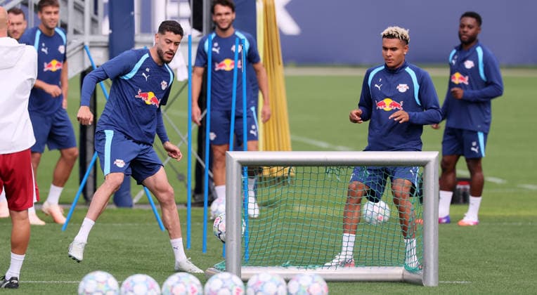 RB Leipzig - Training Champions League MD-1 Leipzig, 09.09.2026, Red Bull Akademie, Fussball, Champions League, Matchday-1, RB Leipzig , Abschlußtraining vor dem Auswärtsspiel in Como , Im Bild von links: Romulo, Antonio Nusa. , Nur zur redaktionellen Nutzung. Only editorial use. ,