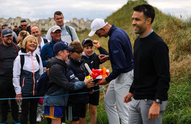 2026 Amgen Irish Open - Pro-Am, Trump International Golf Links, Doonbeg 9 9 2026 Limerick hurler Gearoid Hegarty signs autographs for fans alongside former Munster Rugby player Conor Murray Gearoid Hegarty signs autographs for fans alongside Conor Murray 9 9 2026  Copyright: xx BB2_0659
