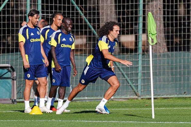 Ahead of the Fenerbahce v AS Roma ISTANBUL, TURKIYE - SEPTEMBER 09: Fenerbahce players Irfan Can Kahveci (L), Nathan Ake (2nd L), N Golo Kante (2nd R) and Matteo Guendouzi (R) attend a training session under the guidance of head coach Ismail Kartal at Can Bartu Training Facilities ahead of their UEFA Champions League match against Italy s AS Roma in Istanbul, Turkiye, on September 09, 2026. The Istanbul side conducted their final tactical drills at the complex before hosting the Italian club in their group stage opener. Cemal Yurttas Anadolu Istanbul Turkey. Editorial use only. Please get in touch for any other usage.  Copyright: x2026xAnadoluxCemalxYurttasx