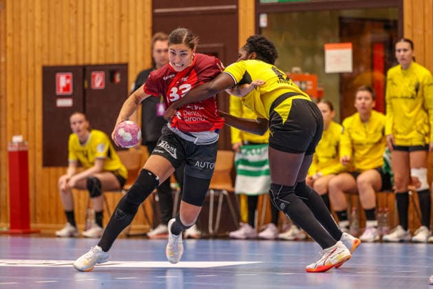GER, Bensheim, HSG Bensheim Auerbach Flames vs Borussia Dortmund, Alsco Handball Bundesliga Frauen, Handball, DHB, Spielzeit 2026 2027, Weststadthalle Bensheim, 3. Spieltag im Bild v.l.: Lucie Marie Kretzschmar (Bensheim Flames Frauen 33), Laetitia Quist (BVB Borussia Dortmund Frauen 6) DFB DFL REGULATIONS PROHIBIT ANY USE OF PHOTOGRAPHS AS IMAGE SEQUENCES AND OR QUASI-VIDEO, 09.09.2026 Copyright: HMBxMedia HendrikxHamelau