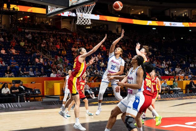 Arella Guirantes (Puerto Rico, 22) beim Korbleger, Xu Han (China, 15), GER, Puerto Rico vs. China, Basketball, FIBA Women s World Cup 2026, Qualifikation fuers Viertelfinale, 09.09.2026 GER, Puerto Rico vs. China, Basketball, FIBA Women s World Cup 2026, Qualifikation fuers Viertelfinale, 09.09.2026 Berlin Copyright: xEibner-Pressefoto MaxxVincenx EP_MVN
