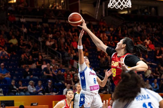 Ziyu Zhang (China, 19) Block blockt gegen Zaida Gonzalez (Puerto Rico, 06), GER, Puerto Rico vs. China, Basketball, FIBA Women s World Cup 2026, Qualifikation fuers Viertelfinale, 09.09.2026 GER, Puerto Rico vs. China, Basketball, FIBA Women s World Cup 2026, Qualifikation fuers Viertelfinale, 09.09.2026 Berlin Copyright: xEibner-Pressefoto MaxxVincenx EP_MVN