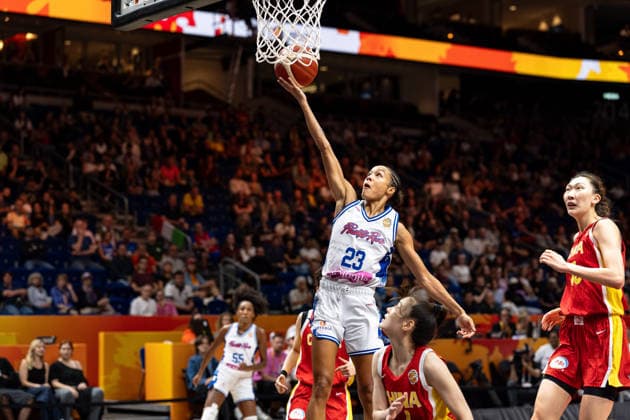 Trinity San Antonio (Puerto Rico, 23) beim Korbleger, Xu Han (China, 15), GER, Puerto Rico vs. China, Basketball, FIBA Women s World Cup 2026, Qualifikation fuers Viertelfinale, 09.09.2026 GER, Puerto Rico vs. China, Basketball, FIBA Women s World Cup 2026, Qualifikation fuers Viertelfinale, 09.09.2026 Berlin Copyright: xEibner-Pressefoto MaxxVincenx EP_MVN