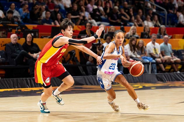 Trinity San Antonio (Puerto Rico, 23) im Dribbling gegen Shuyu Yang (China, 06), GER, Puerto Rico vs. China, Basketball, FIBA Women s World Cup 2026, Qualifikation fuers Viertelfinale, 09.09.2026 GER, Puerto Rico vs. China, Basketball, FIBA Women s World Cup 2026, Qualifikation fuers Viertelfinale, 09.09.2026 Berlin Copyright: xEibner-Pressefoto MaxxVincenx EP_MVN