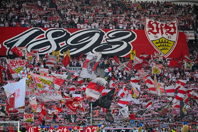 vor Spielbeginn: Choreo, Choreographie, Fanaktion VfB Stuttgart Cannstatter Kurve Fanblock, Fans, Fankurve, Flaggen, Fahnen, Stimmung, stimmungsvoll Champions League VfB Stuttgart vs Viking FK Stavanger 09.09.2026 DFL REGULATIONS PROHIBIT ANY USE OF PHOTOGRAPHS AS IMAGE SEQUENCES AND OR QUASI-VIDEO Champions League VfB Stuttgart vs Viking FK Stavanger