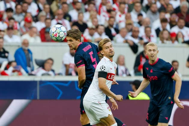 Henrik Heggheim (Viking Stavanger, 05) und Maximilian Mittelstädt, Mittelstadt (VfB Stuttgart, 07) im Kampf um den Ball , Deutschland, Fussball, UEFA Champions League, 1. Spieltag, 2026 2027, VfB Stuttgart vs. Viking Stavanger, 09.09.2026, Stuttgart Arena Stuttgart Deutschland Copyright: xGrantxHubbsx