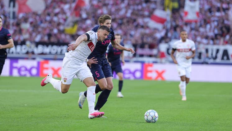 Stuttgart , Fußball UEFA Champions League VfB Stuttgart vs. Viking Stavanger , Ermedin Demirovic (VfB) Henrik Heggheim (Stavanger)