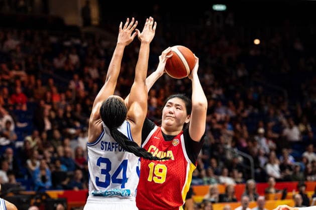 Ziyu Zhang (China, 19) beim Korbleger, Imani McGee-Stafford (Puerto Rico, 34), GER, Puerto Rico vs. China, Basketball, FIBA Women s World Cup 2026, Qualifikation fuers Viertelfinale, 09.09.2026 GER, Puerto Rico vs. China, Basketball, FIBA Women s World Cup 2026, Qualifikation fuers Viertelfinale, 09.09.2026 Berlin Copyright: xEibner-Pressefoto MaxxVincenx EP_MVN