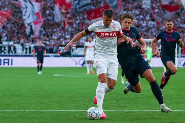 Ermedin Demirovic 9 (VfB Stuttgart) in Aktion gegen Henrik Heggheim 5 (Viking Stavanger), VfB Stuttgart vs. Viking Stavanger, Fussball, Maenner, UEFA Champions League, Saison 2026 2027, 1. Spieltag, 09.09.2026 Stuttgart Baden-Wuerttemberg Deutschland