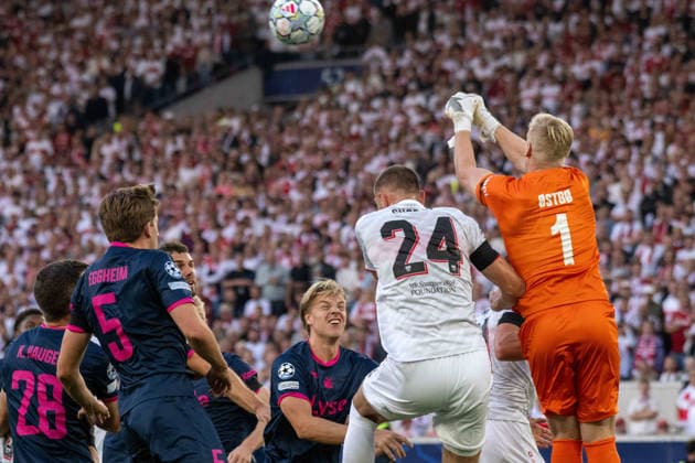 Jesper Daland (Viking F.K. Stavanger), Julian Gaston Chabot (VfB Stuttgart) und Torwart Arild Östbö (Viking F.K. Stavanger). xettx, Deutschland, Stuttgart, 09.09.2026, Fussball, UEFA Champions League: VfB Stuttgart vs Viking FK Stavanger, Saison 2026 2027, Match Day 1, MHP Arena