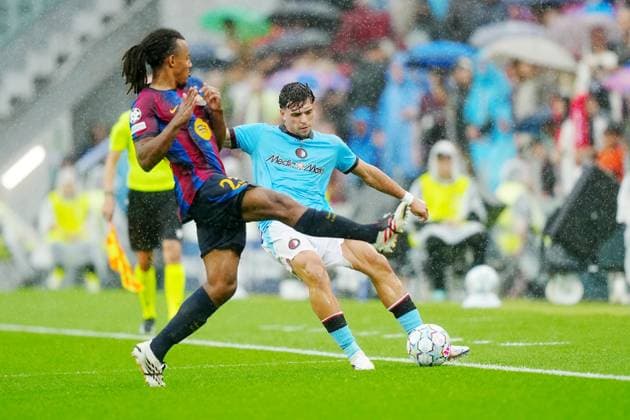 BARCELONA , 09-09-2026 , Spotify Camp Nou , season 2026 2027 , UEFA Champions League football , match between FC Barcelona, Barca and Feyenoord Rotterdam , picture shows Feyenoord player Javier Lopez and FC Barcelona player Jules Kounde Barcelona - Feyenoord  x206777102x Copyright: