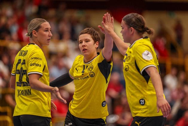 GER, Bensheim, HSG Bensheim Auerbach Flames vs Borussia Dortmund, Alsco Handball Bundesliga Frauen, Handball, DHB, Spielzeit 2026 2027, Weststadthalle Bensheim, 3. Spieltag im Bild v.l.: Dana Bleckmann (BVB Borussia Dortmund Frauen 66), Alina Grijseels (BVB Borussia Dortmund Frauen 4), Emotionen DFB DFL REGULATIONS PROHIBIT ANY USE OF PHOTOGRAPHS AS IMAGE SEQUENCES AND OR QUASI-VIDEO, 09.09.2026 Copyright: HMBxMedia HendrikxHamelau