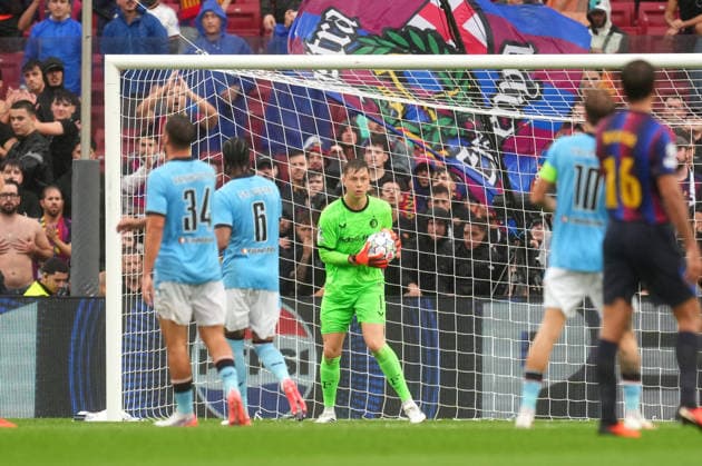UEFA Champions League: FC Barcelona, Barca v Feyenoord Rotterdam Barcelona - Goalkeeper Tjark Ernst of Feyenoord Rotterdam in action during the first competition round of the 2026 2027 UEFA Champions League season. The match is set between FC Barcelona and Feyenoord Rotterdam at Camp Nou on 9 September 2026 in Barcelona, Spain. (Hero Images Yannick Verhoeven) Copyright: xYannickxVerhoevenx