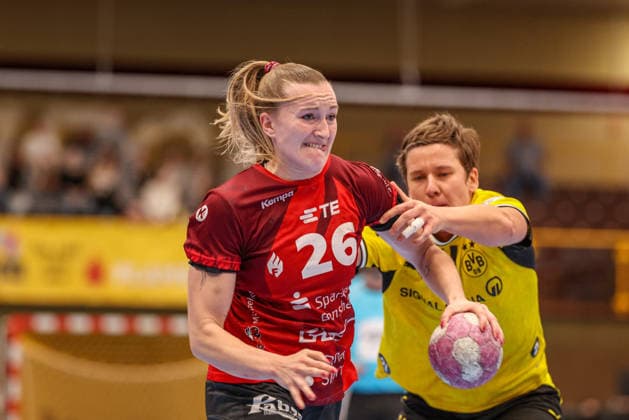 GER, Bensheim, HSG Bensheim Auerbach Flames vs Borussia Dortmund, Alsco Handball Bundesliga Frauen, Handball, DHB, Spielzeit 2026 2027, Weststadthalle Bensheim, 3. Spieltag im Bild v.l.: Cara Reuthal (Bensheim Flames Frauen 26), Alina Grijseels (BVB Borussia Dortmund Frauen 4) DFB DFL REGULATIONS PROHIBIT ANY USE OF PHOTOGRAPHS AS IMAGE SEQUENCES AND OR QUASI-VIDEO, 09.09.2026 Copyright: HMBxMedia HendrikxHamelau