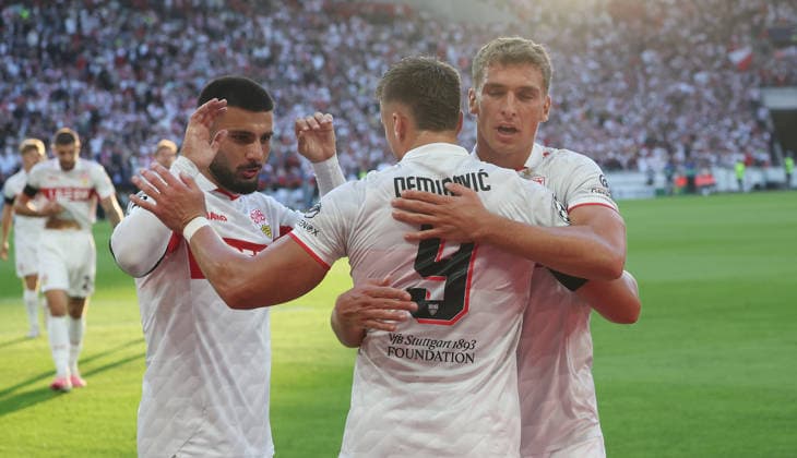 Stuttgart , Fußball UEFA Champions League VfB Stuttgart vs. Viking Stavanger , Jubel VfB , von links: Deniz Undav Ermedin Demirovic Grischa Prömel( VfB )