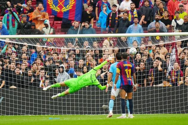 BARCELONA , 09-09-2026 , Spotify Camp Nou , season 2026 2027 , UEFA Champions League football , match between FC Barcelona, Barca and Feyenoord Rotterdam , picture shows Feyenoord goalkeeper Tjark Ernst concedes the 2-0 Barcelona - Feyenoord  x206777179x Copyright: