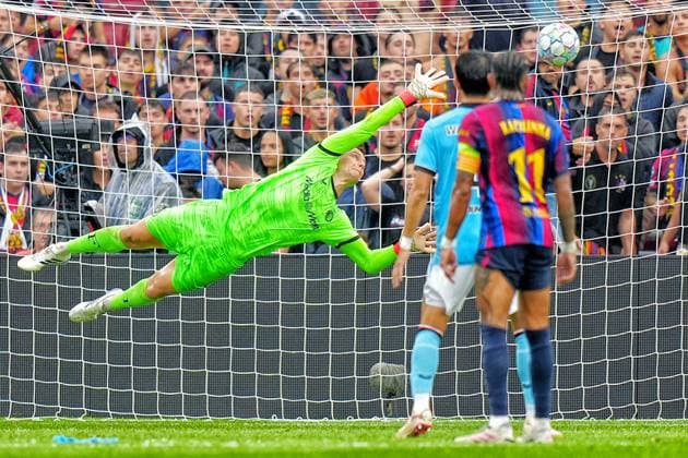 BARCELONA , 09-09-2026 , Spotify Camp Nou , season 2026 2027 , UEFA Champions League football , match between FC Barcelona, Barca and Feyenoord Rotterdam , picture shows Feyenoord goalkeeper Tjark Ernst concedes the 2-0 Barcelona - Feyenoord  x206777217x Copyright: