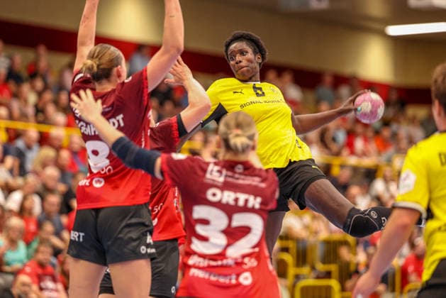 GER, Bensheim, HSG Bensheim Auerbach Flames vs Borussia Dortmund, Alsco Handball Bundesliga Frauen, Handball, DHB, Spielzeit 2026 2027, Weststadthalle Bensheim, 3. Spieltag im Bild: Laetitia Quist (BVB Borussia Dortmund Frauen 6), Lena Degenhardt (Bensheim Flames Frauen 8) DFB DFL REGULATIONS PROHIBIT ANY USE OF PHOTOGRAPHS AS IMAGE SEQUENCES AND OR QUASI-VIDEO, 09.09.2026 Copyright: HMBxMedia HendrikxHamelau