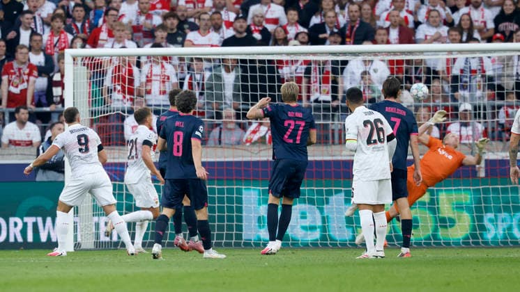 v.l.n.r.: Ermedin Demirovic (VfB Stuttgart) Goal scored, erzielt das Tor zum 3:1, celebrate the goal, im UEFA-Champions-League-Spiel zwischen dem VfB Stuttgart und Viking FK in der MHP Arena, Stuttgart, Deutschland, am 9. September 2026.d in action during the UEFA Champions League match between VfB Stuttgart and Viking FK at the MHP Arena, Stuttgart, Germany, on September 9, 2026. Copyright: HMBxMedia xHeikoxBecker