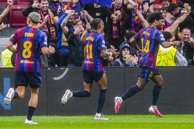 BARCELONA - Karim Adeyemi of FC Barcelona, Barca celebrates his team s second goal with his teammates during the UEFA Champions League match between FC Barcelona and Feyenoord at the Spotify Camp Nou on September 9, 2026, in Barcelona, Spain. GEERT VAN ERVEN ANP UEFA Champions League 2026 27 xVIxANPxSportx xMarcelxterxBalsxIVx 567770884 originalFilename: 567770884.jpg