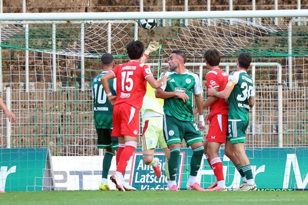 09.09.2026, xrekx, Fussball Regionalliga Suedwest, FC Homburg - 1.FC Kaiserslautern II v.l. Dion Hofmeister (1.FC Kaiserslautern II) erzielt das Tor, Treffer, scores the goal zum 0:1 Homburg
