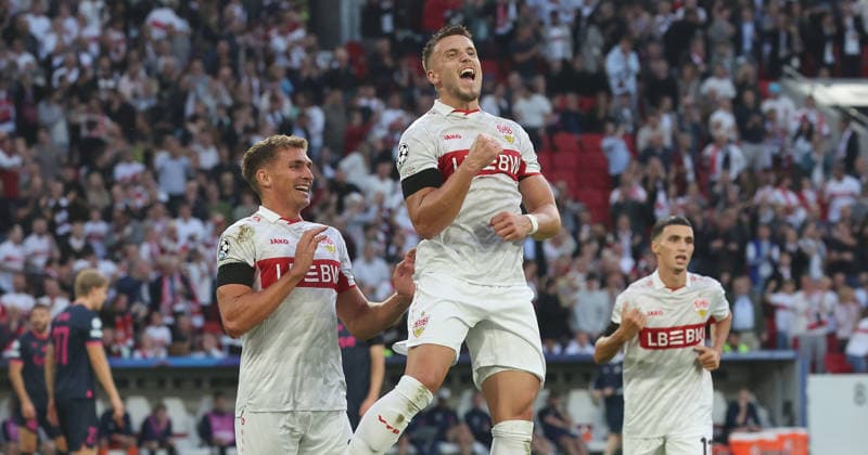 Stuttgart , Fußball UEFA Champions League VfB Stuttgart vs. Viking Stavanger , Jubel Ermedin Demirovic ( VfB ) nach seinem 3. Tor ,von links: Grischa Prömel Ermedin Demirovic Bilal El Khannouss ( VfB )