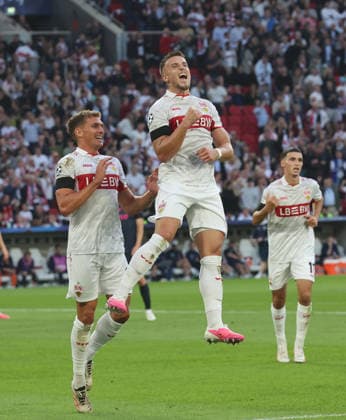 Stuttgart , Fußball UEFA Champions League VfB Stuttgart vs. Viking Stavanger , Jubel Ermedin Demirovic ( VfB ) nach seinem 3. Tor ,von links: Grischa Prömel Ermedin Demirovic Bilal El Khannouss ( VfB )
