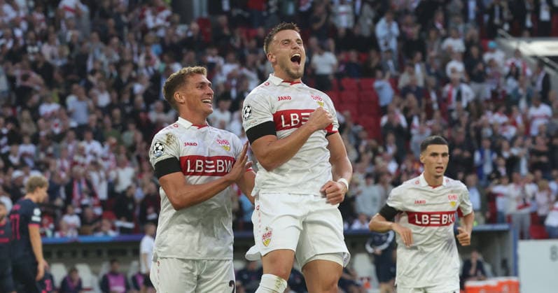 Stuttgart , Fußball UEFA Champions League VfB Stuttgart vs. Viking Stavanger , Jubel Ermedin Demirovic ( VfB ) nach seinem 3. Tor ,von links: Grischa Prömel Ermedin Demirovic Bilal El Khannouss ( VfB )