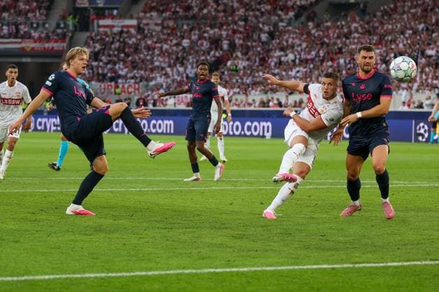 Ermedin Demirovic 9 (VfB Stuttgart) erzielt das 3:1, gegen Jesper Daland 27 (Viking Stavanger) und Kristoffer Haugen 28 (Viking Stavanger), VfB Stuttgart vs. Viking Stavanger, Fussball, Maenner, UEFA Champions League, Saison 2026 2027, 1. Spieltag, 09.09.2026 Stuttgart Baden-Wuerttemberg Deutschland