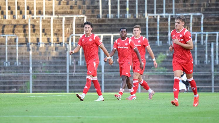 09.09.2026, xrekx, Fussball Regionalliga Suedwest, FC Homburg - 1.FC Kaiserslautern II v.l. Dion Hofmeister (1.FC Kaiserslautern II) erzielt das Tor, Treffer, scores the goal zum 0:1 Homburg